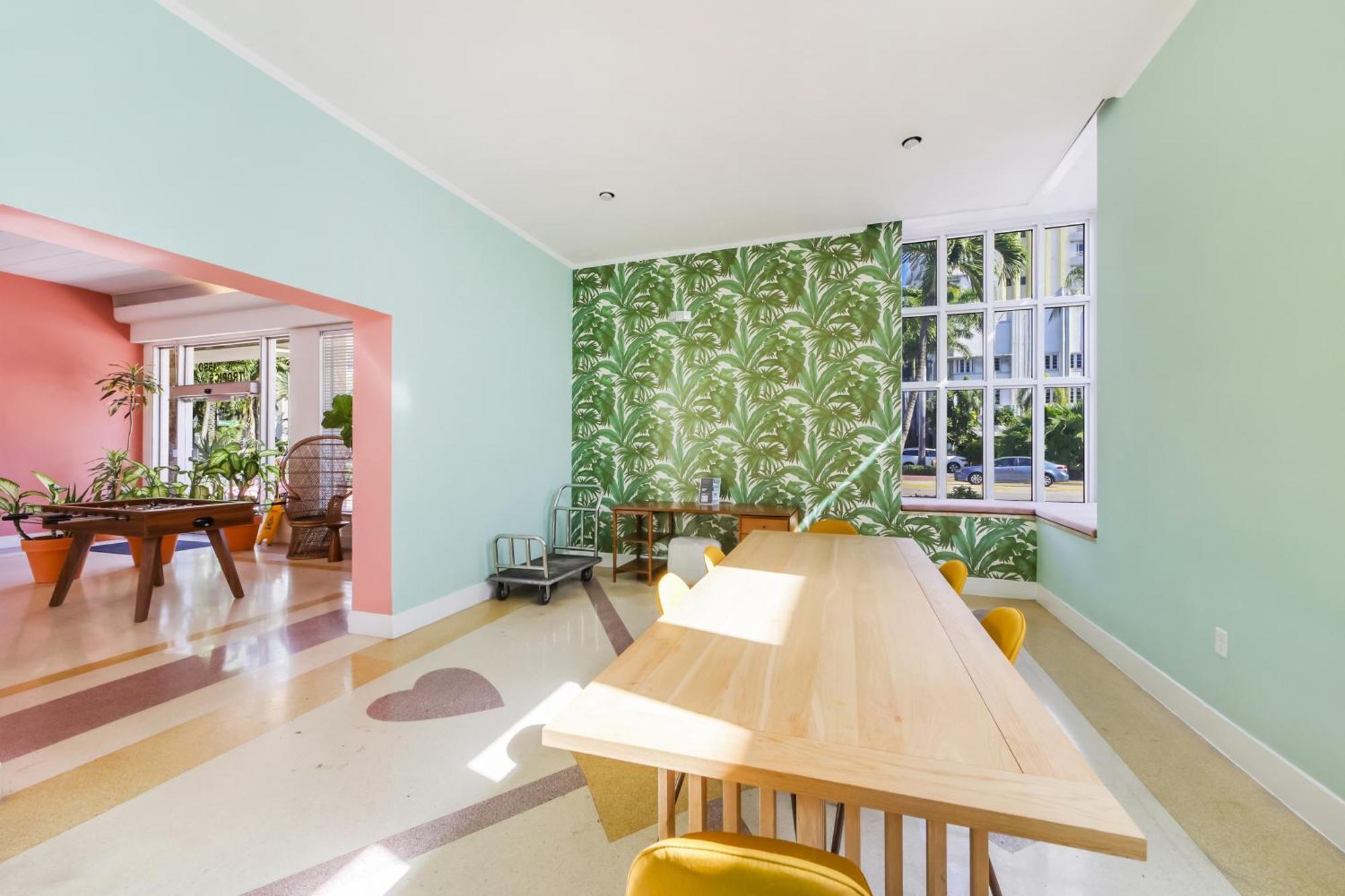 Tropics Hotel ไมอามีบีช ภายนอก รูปภาพ